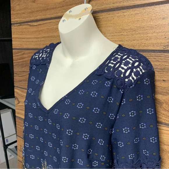 Charlotte Russe blue top size small bell sleeves crochet shouldera/arms - Picture 4 of 9